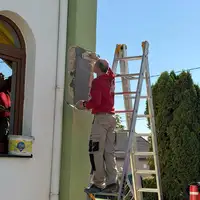 ZAČALA OPRAVA NA POŠKODENÝCH MIESTACH KOSTOLA V SOLI 🙏