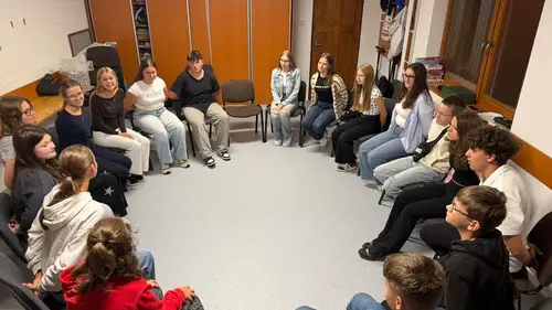 BIBLICKÉ HODINY PRE DORAST - PIATOK - 18:00