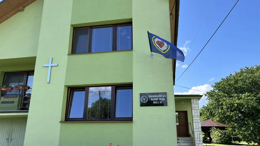 Nová tabuľa na farskom úrade