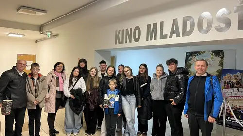 MLÁDEŽ V KINE